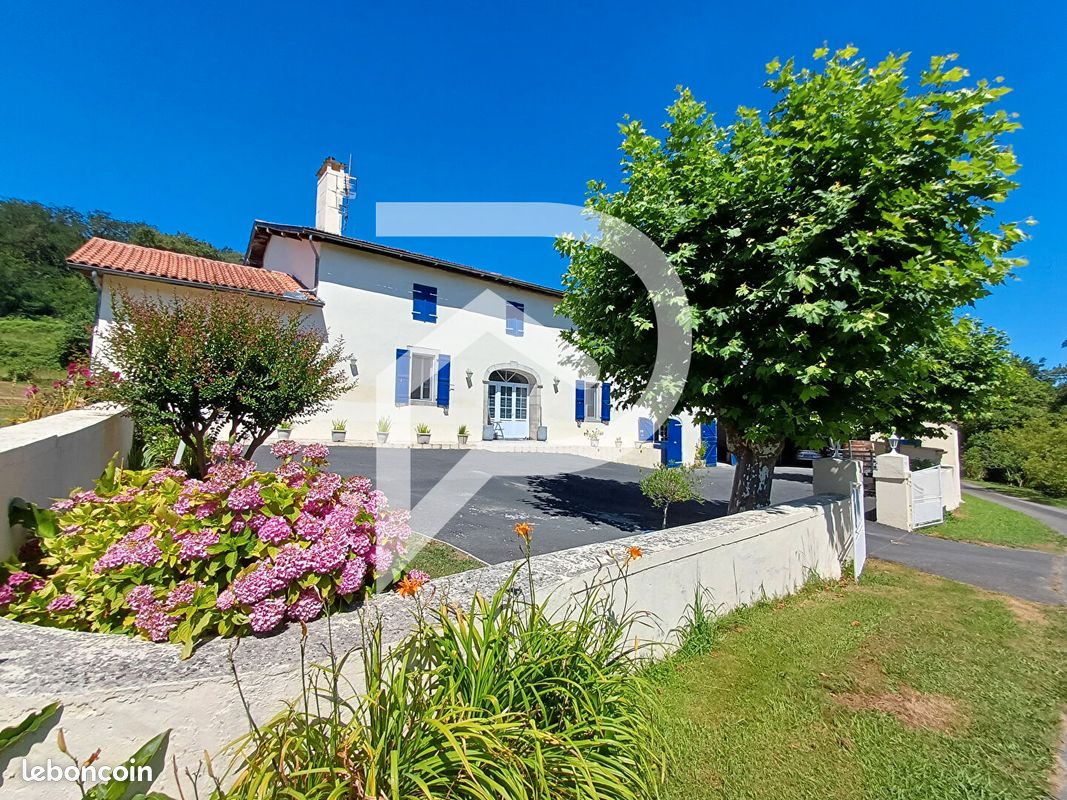 Maison 8 pièces 210 m² · à Bidache · 210 m² · 345 000 €