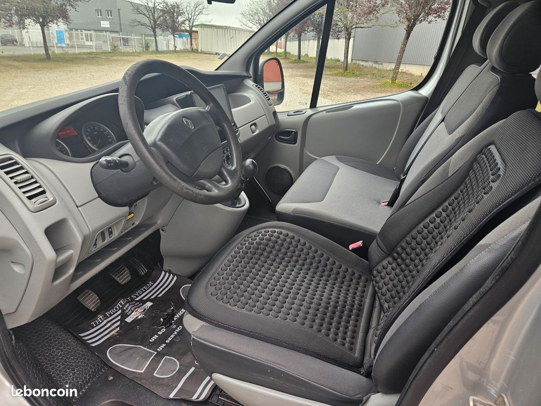 Renault TRAFIC II PASSENGER 2.0 DCI 115CH 9PL. Bon Etat... (image 12)