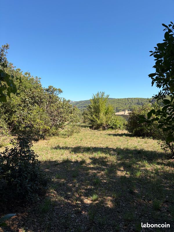 Terrain 1700 m² · à Solliès-Ville · 1 700 m² · 500 000 €