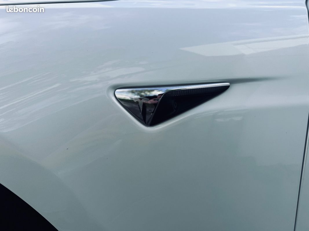 TESLA Model S 320CH BASE + 2EME MAIN + TOIT OUVRANT/PANO + AUTO PILOT + CAMERA DE RECUL + GARANTIE 12 MOIS (image 43)
