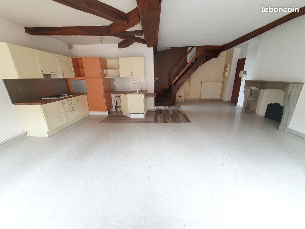 Appartement 4 pièces 85 m² · à Gray · 85 m² · 75 000 €