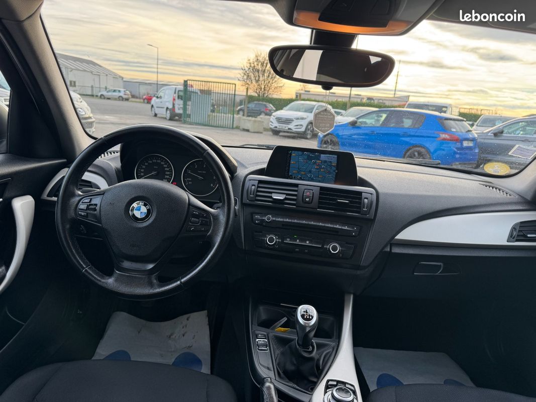 BMW SERIE 1 F20 LCI Lounge 116d 116 CV 03/2015 215900 MOTEUR À CHAINE GPS BLUETOOTH (image 10)