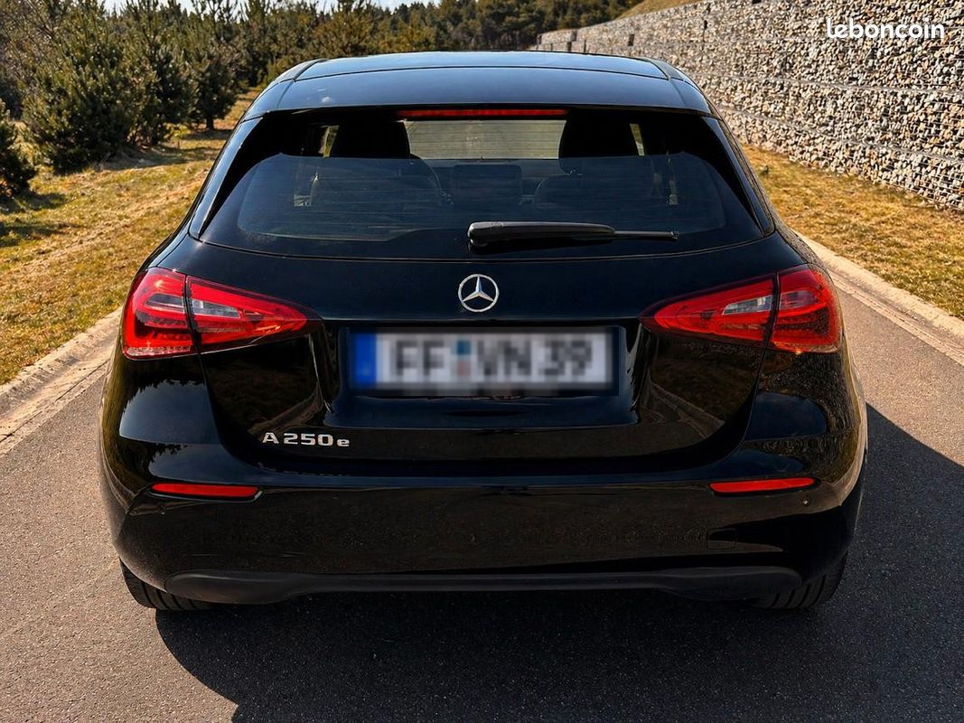 Mercedes-Benz Classe A 250 e Progressive Line 218ch 8G-DCT | Apple CarPlay • Caméra de Recul • Avertisseur de Ligne (image 5)