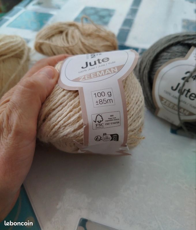 Jude à crochet et tricot couleur crème et gris (image 5)