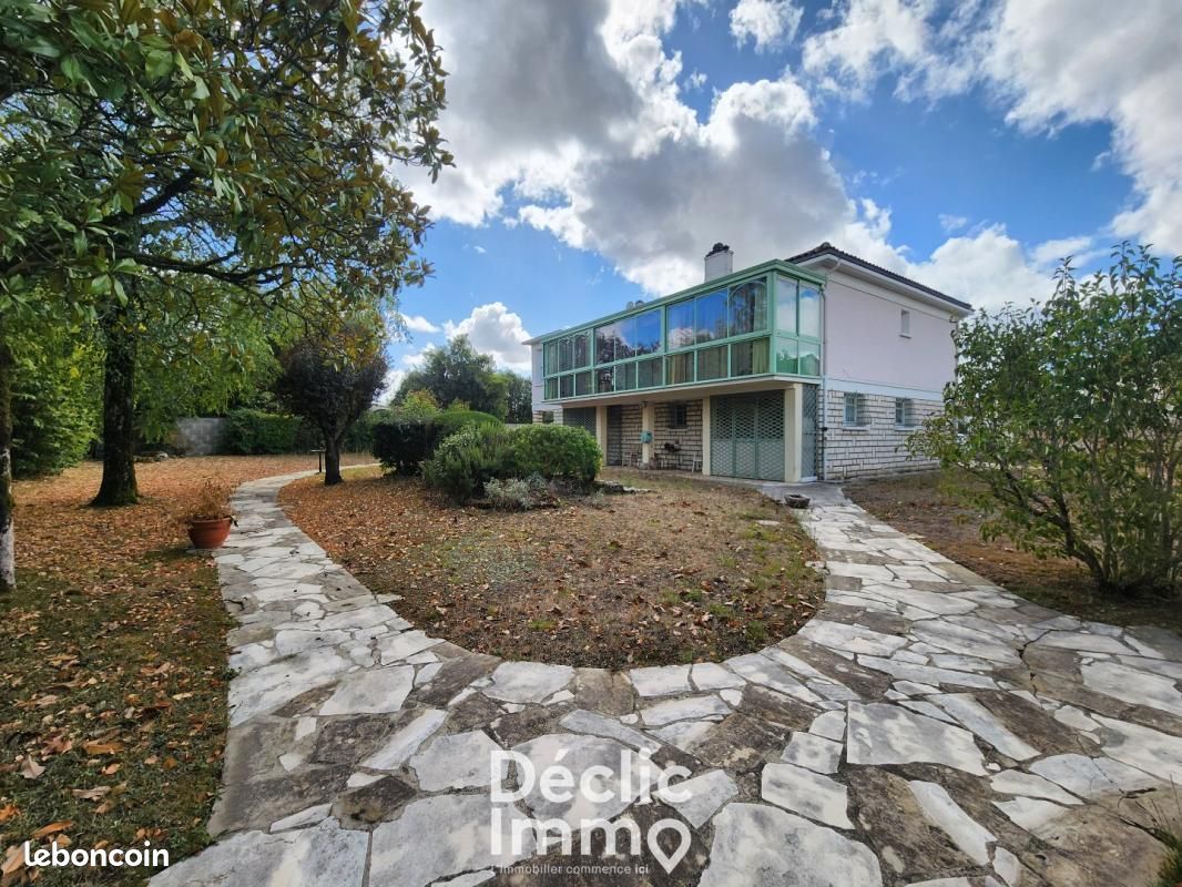 Maison 8 pièces 162 m² · à La Couronne · 162 m² · 249 500 €