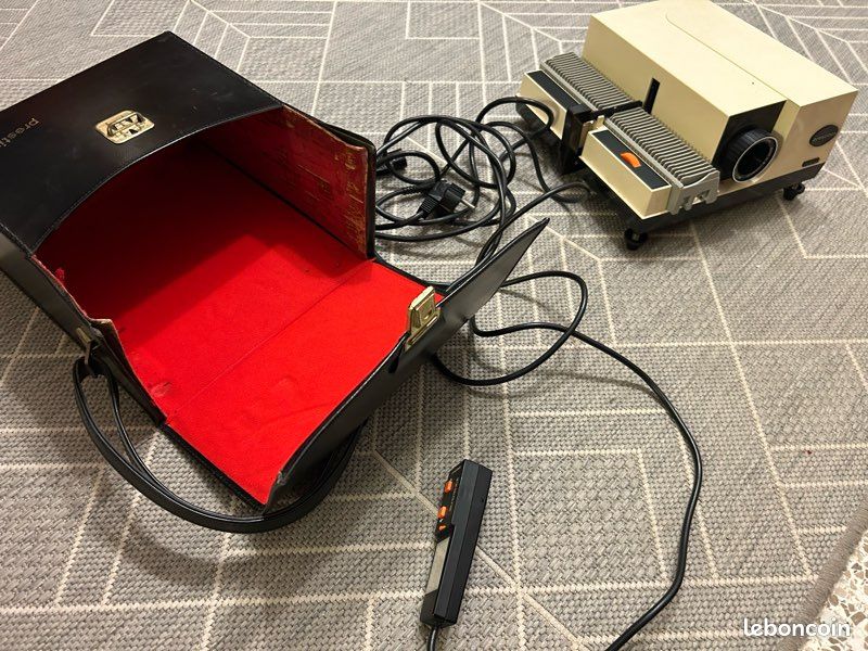 Projecteur De Diapositives ROB 61 Vintage Années 70 Avec Zoom P. Angénieux F.100mm