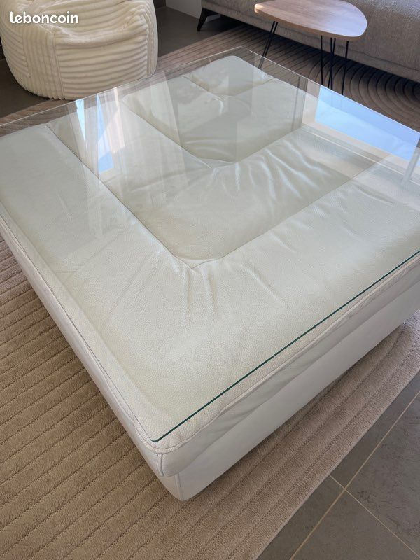 Pouf en cuir qui fait office de table basse (image 5)