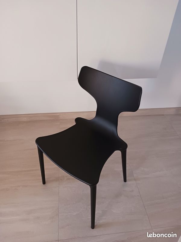 Chaise noir (image 1)