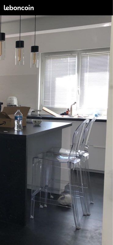 Tabouret de bar transparent (image 1)