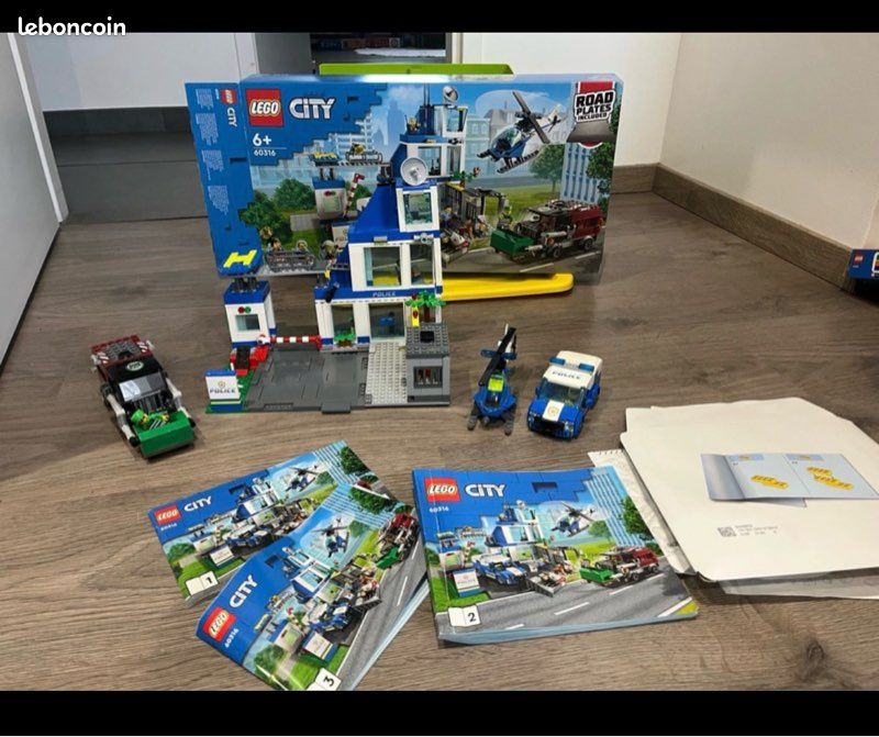 Lego City 60316 Le Commissariat de Police, (image 1)