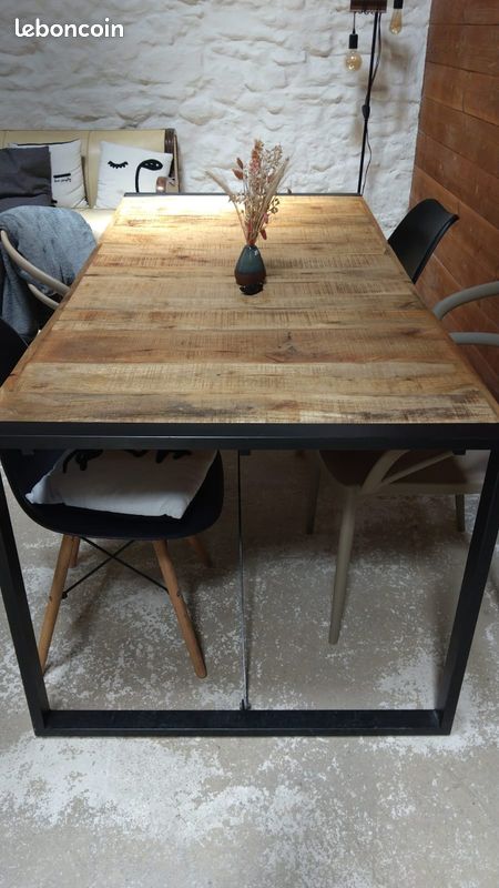 Magnifique table en bois massif avec pieds métalliques - Style industriel (image 1)