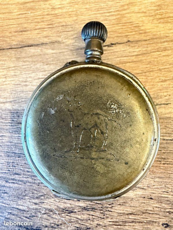 Montre à Gousset Argentée Décor Chiens De Chasse - Swiss Made Vers 1930 (non Fonctionnelle)