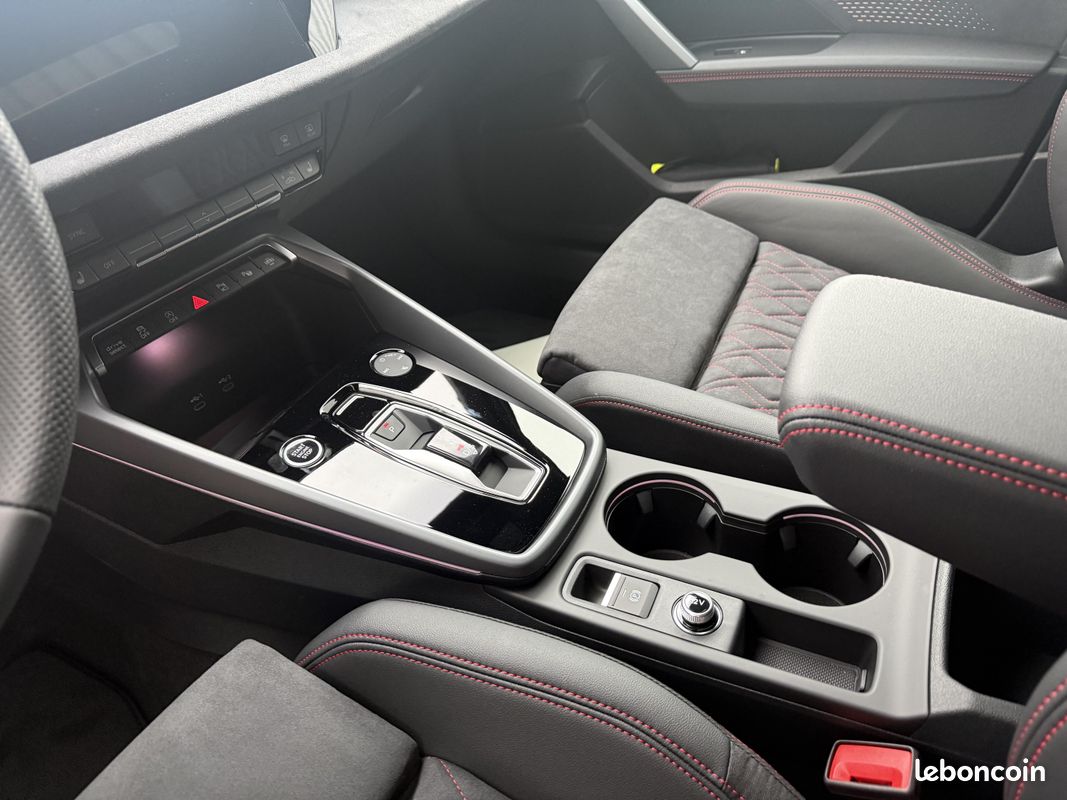 AUDI A3 Sportback 35 TFSI Mild Hybrid 150 S tronic 7 S line (image 32)