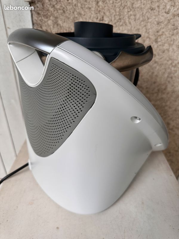 Thermomix TM6 avec tous ses accessoires (varoma, fouet, notices...) Facture avril 2020 (image 4)