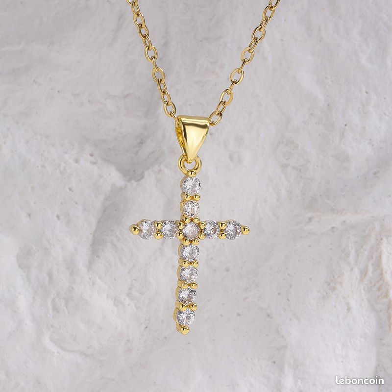 Collier pendentif géométrique classique minimaliste européen et américain, unisexe, en cuivre électroplaqué préservant la couleur, orné de micro-zircons. Référence HS002 (image 1)