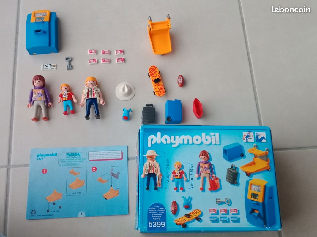 Playmobil Famille de vacanciers et borne d'enregistrement (image 7)