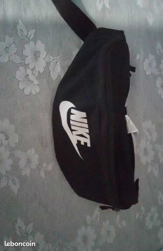 Banane Nike noir (image 1)