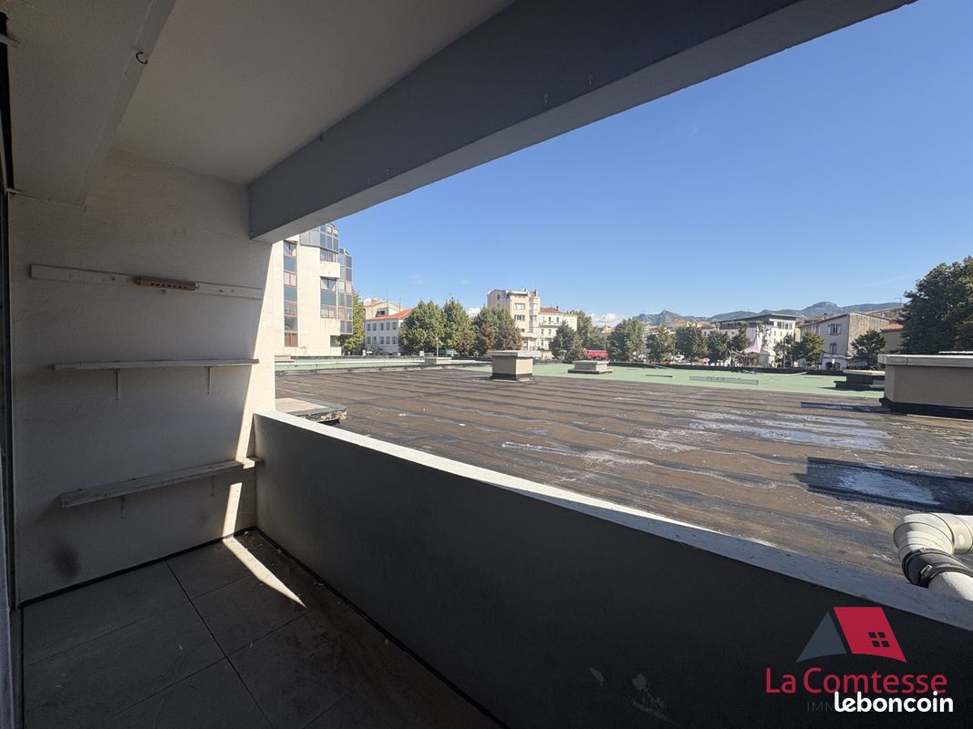 Appartement 4 pièce(s) 84 m²à louer Aubagne