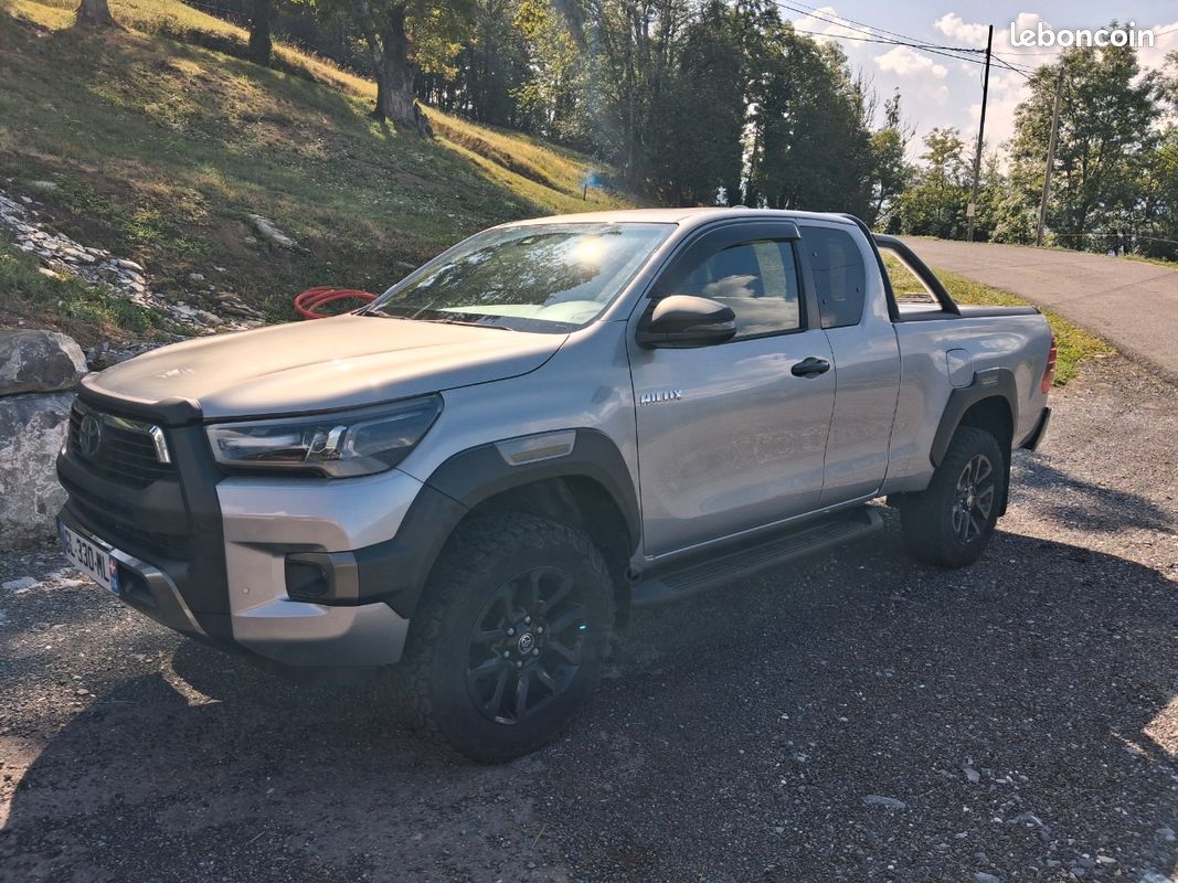 Toyota hilux invincible (image 1)