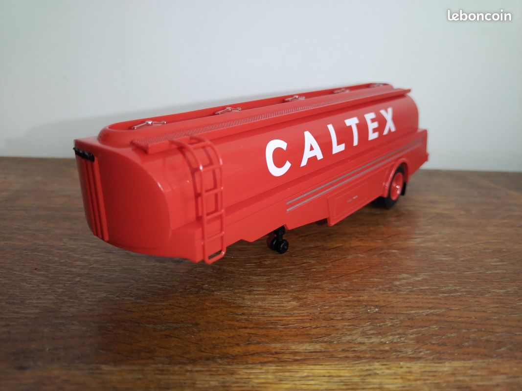 Lot Altaya 1/43 – Saviem Tancarville + Bernard 6R 180 Citerne Caltex (occasion)
