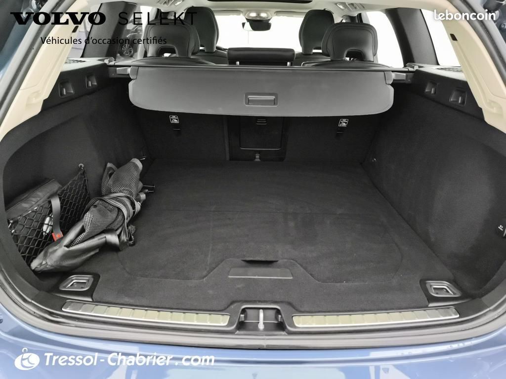 Volvo V60 B4 197 ch DCT7 Ultra Style Dark (image 8)