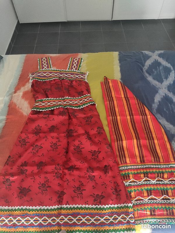 Robe kabyle femme traditionnelle Algérienne rouge (image 2)