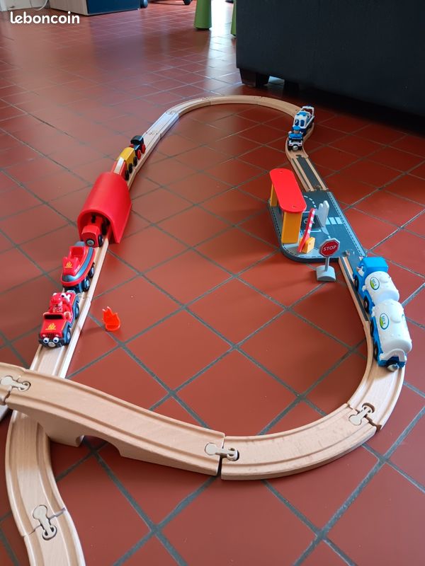 Train en bois (image 2)