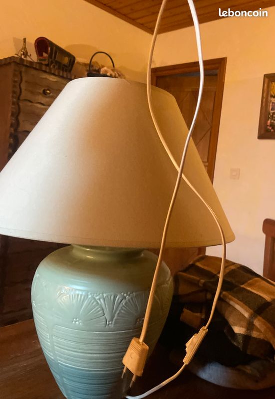 Lampe Vintage Élégante – Vert d’Eau & Détails Floraux (image 6)