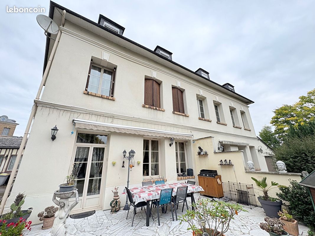 Immeuble 8 pièces 255 m² · à Elbeuf · 255 m² · 350 000 €