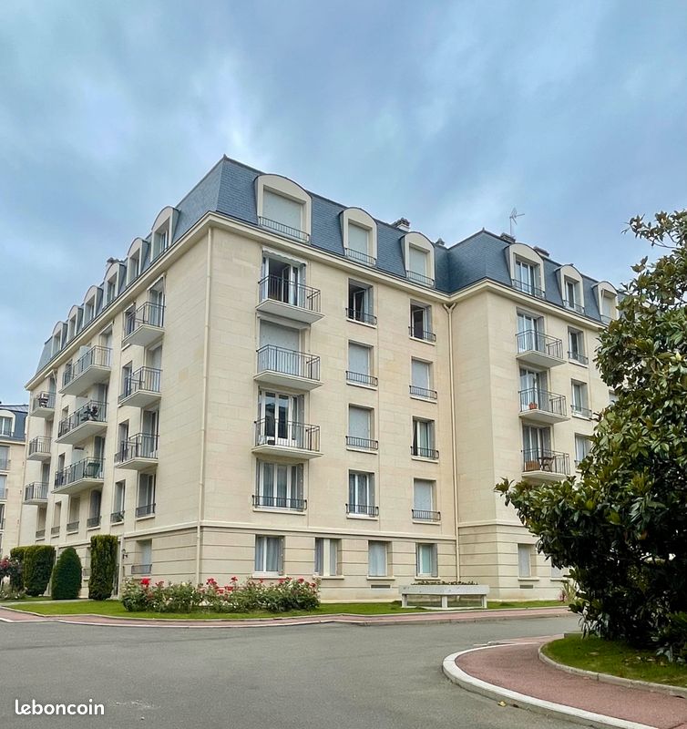 Appartement 4 pièces 96 m² · à Versailles · 96 m² · 2 450 €/mois