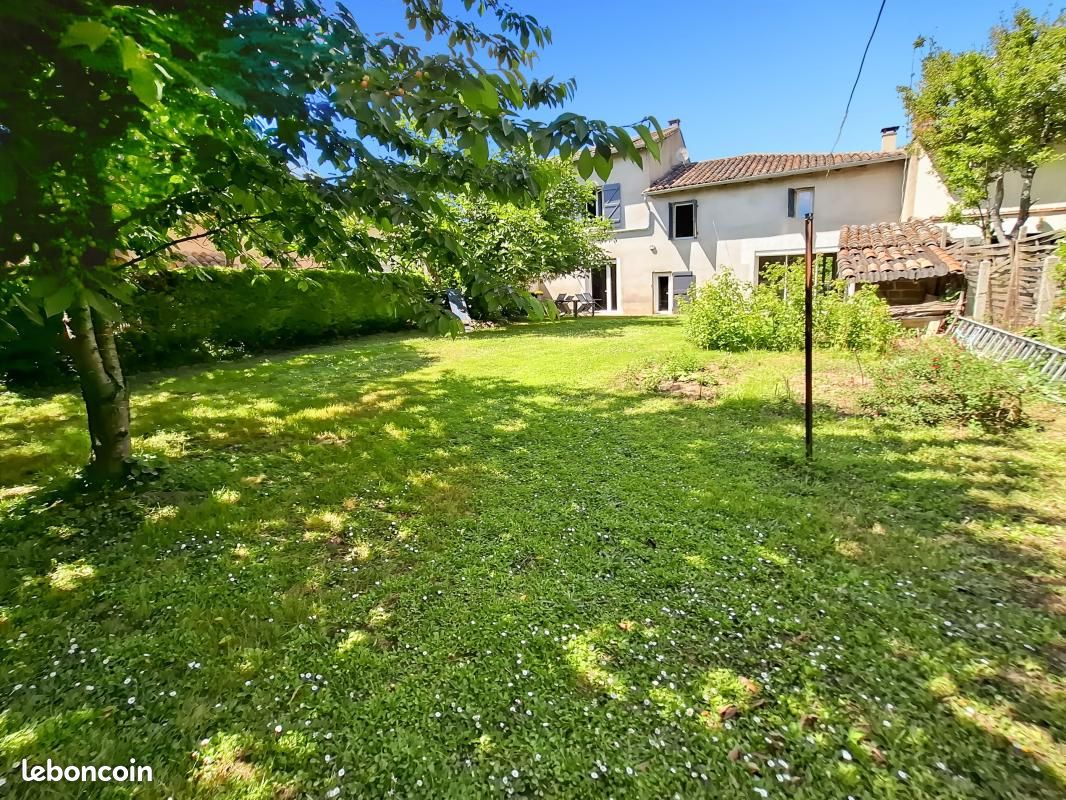 Maison 5 pièces 192 m² · à Mas-Grenier · 192 m² · 279 000 €