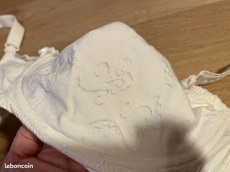 Soutien-gorge Blanche-porte Taille 95D - Crème Avec Broderies - Excellent État