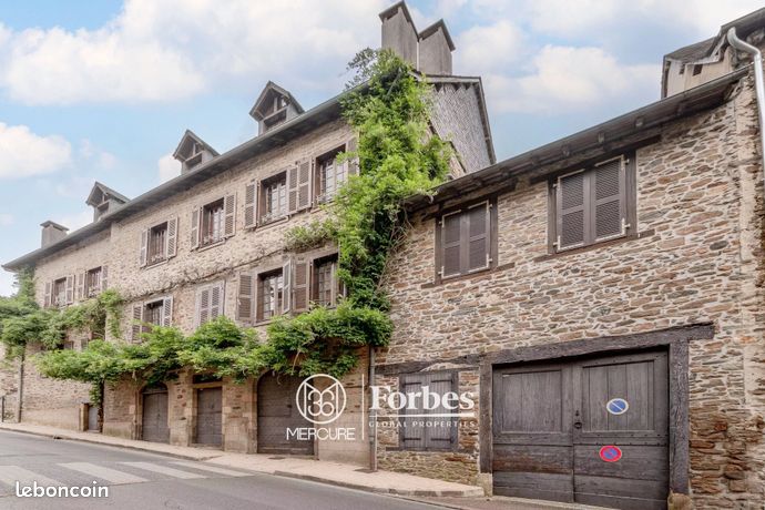 Maison 9 pièces 330 m²