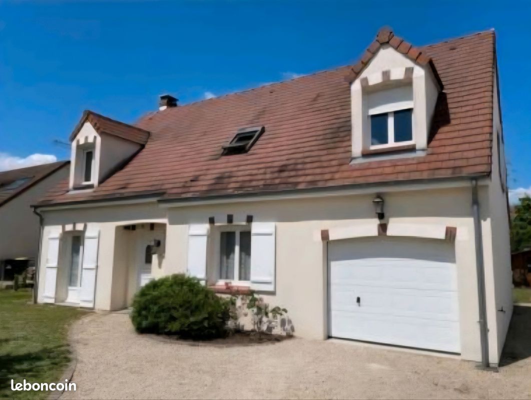 Maison 11 pièces 150 m² · à Marcilly-en-Villette · 150 m² · 330 000 €