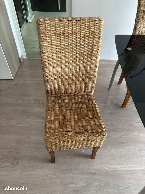 Chaises et table (image 1)