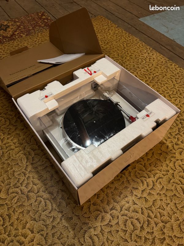 Audio-Technica Automatic Belt Drive Turntable (image 4)