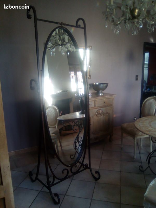 Mirroir sur pied (image 1)