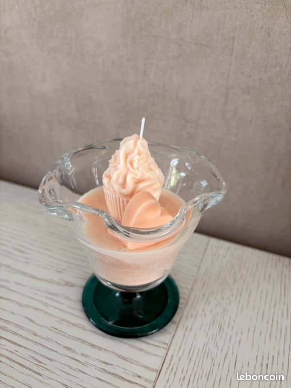 Bougie parfumée pêche neuve (image 1)