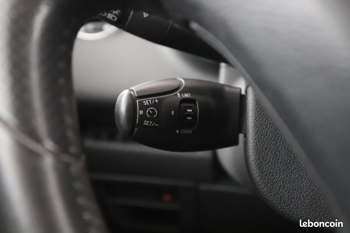 Peugeot 3008 1.6 Blue-HDi Style 120 ch (image 24)