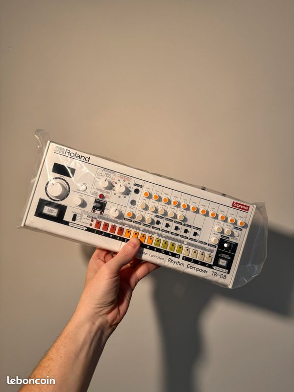 Supreme Roland TR-08 Rhythm synthétiseur - Instruments de musique