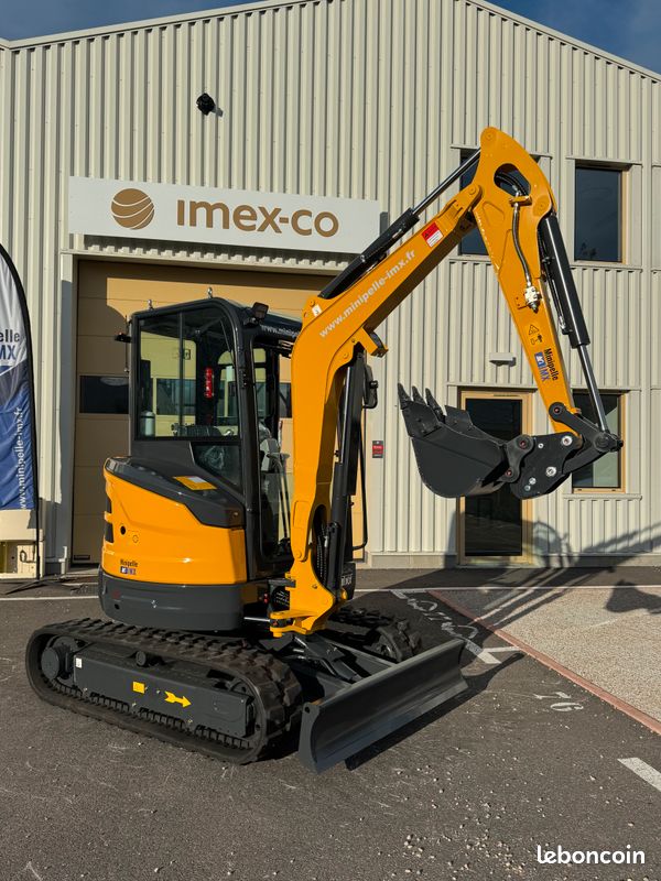 Mini pelle 2T8 _ NEUVE _ Moteur KUBOTA_ 3 godets OFFERTS_ Garantie 24 mois (image 1)