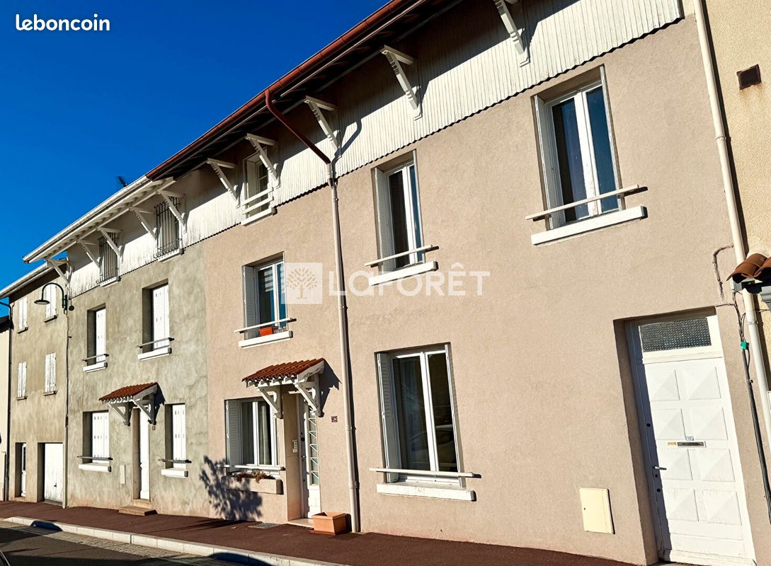 Maison 8 pièces 190 m² · à Saint-Laurent-de-Chamousset · 190 m² · 299 000 €