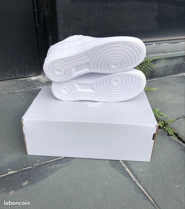 Chaussure NIKE AirForce White sneaker Pointure 41 (image 5)