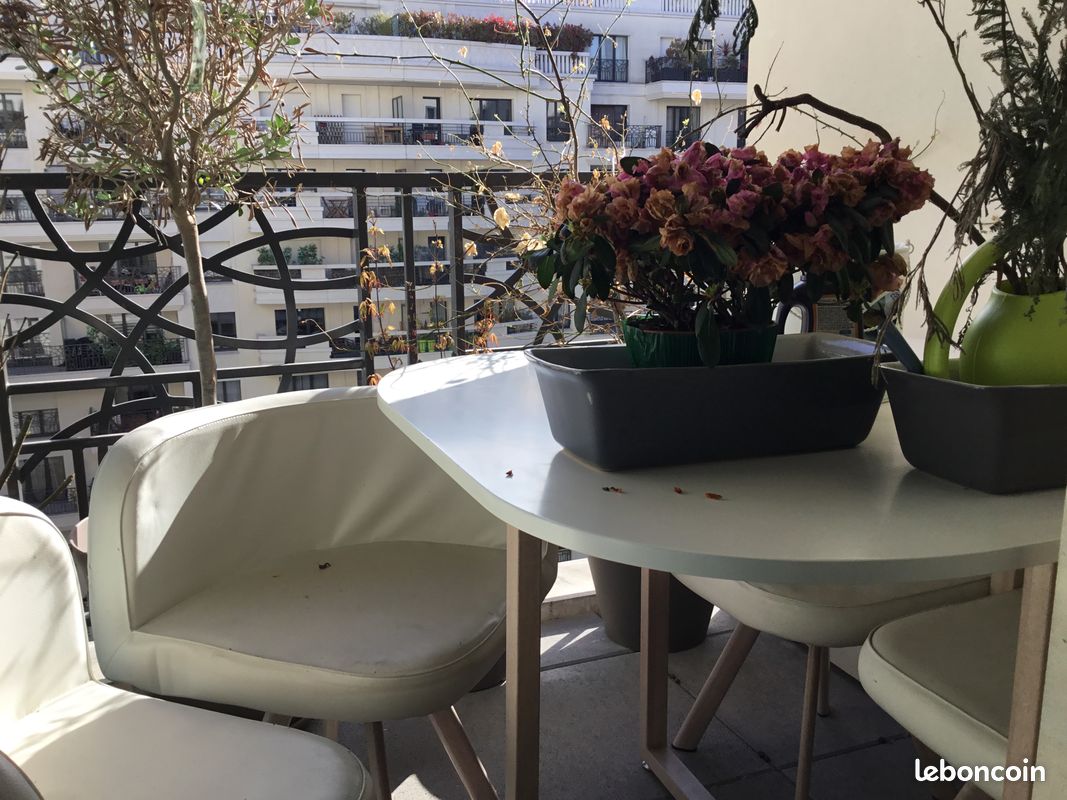 Table et 4 chaises (image 3)