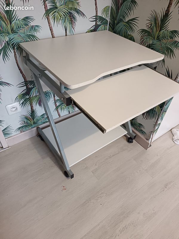 Bureau (image 2)