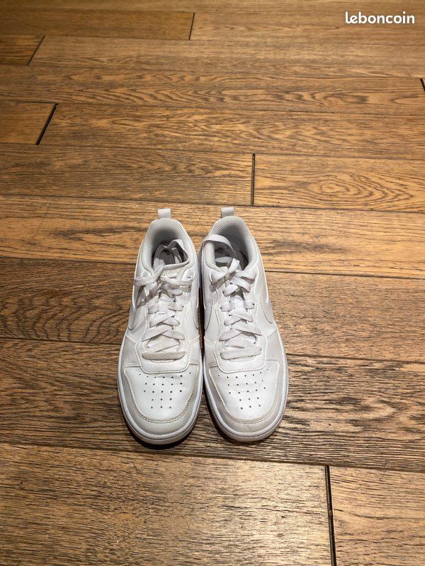 Vend chaussures Nike blanches (image 2)