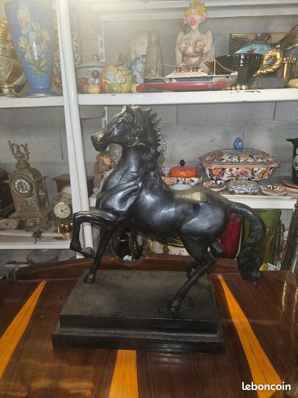 Sculpture cheval cabré (image 1)