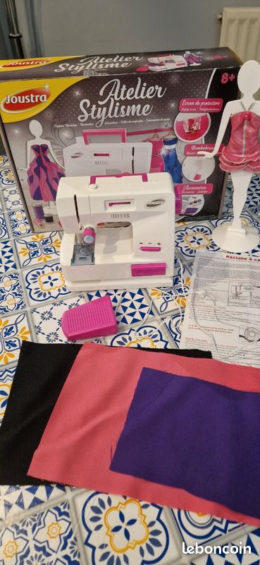 Atelier stylisme , machine à coudre (image 3)