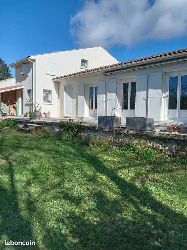 Maison 4 pièces 111 m² · à Saint-Georges-des-Coteaux · 111 m² · 319 000 €