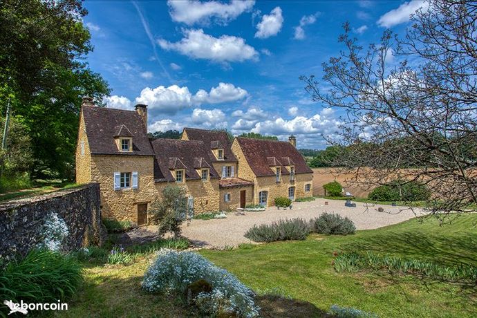 Maison 9 pièces 327 m²